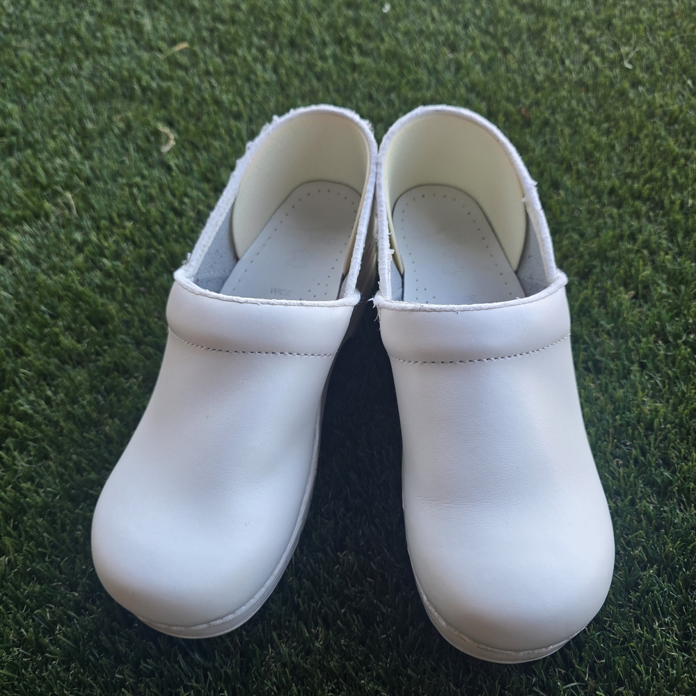 Dansko White Women's Clogs Nursing. Size 40.